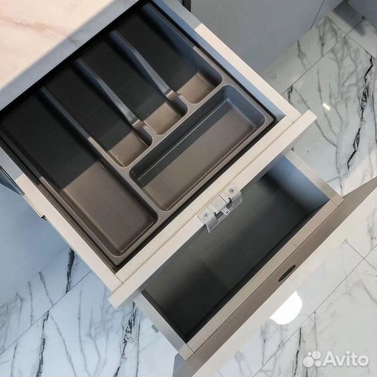 Кухонный гарнитур на заказ. Гapaнития дo 10 лeт