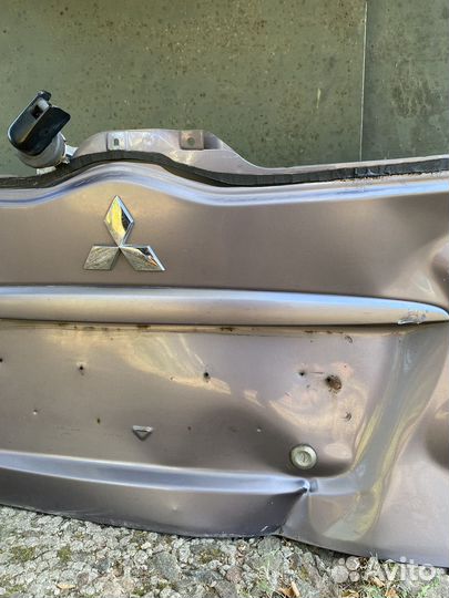Крышка багажника Mitsubishi Grandis