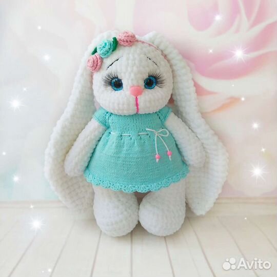 Плюшевая вязаная зайка на рождение метрика