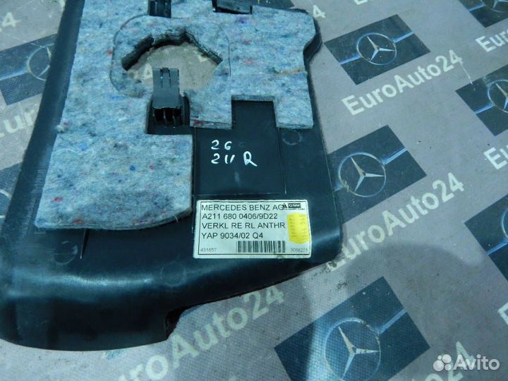 Обшивка, панель салона правая A2116800406 Mercedes
