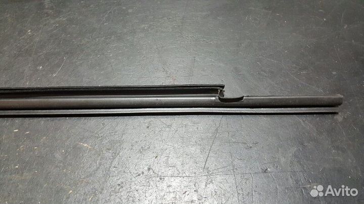 Уплотнитель стекла Porsche Cayenne 958 M4852 2011