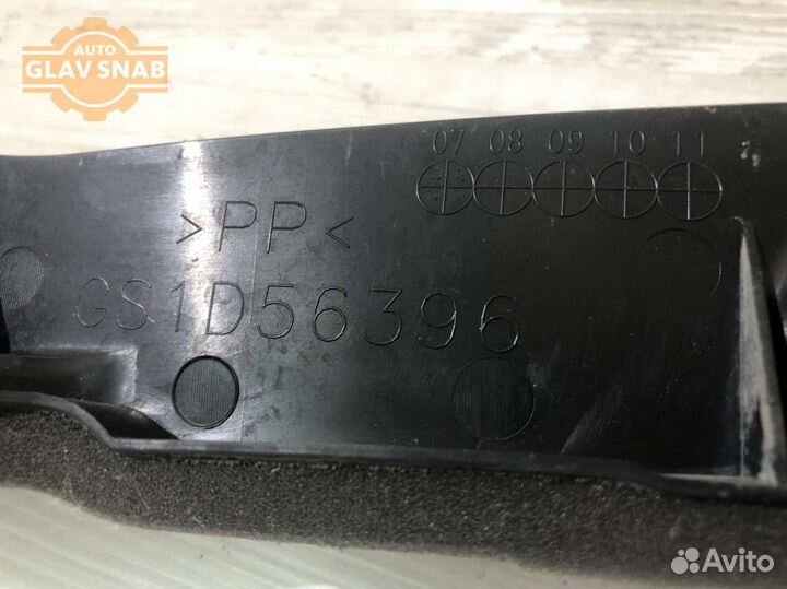 Уплотнитель крыла передний левый