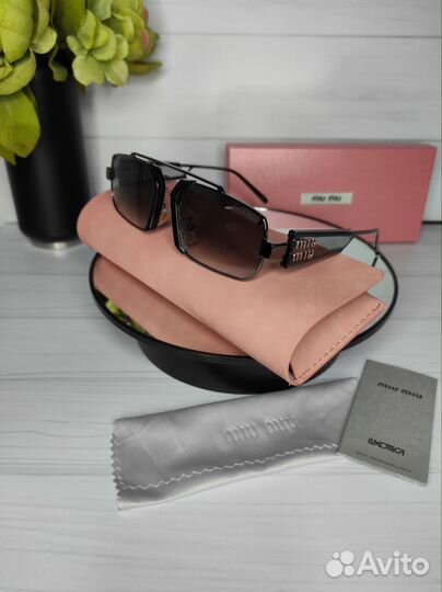 Солнцезащитные очки Miu Miu новинка