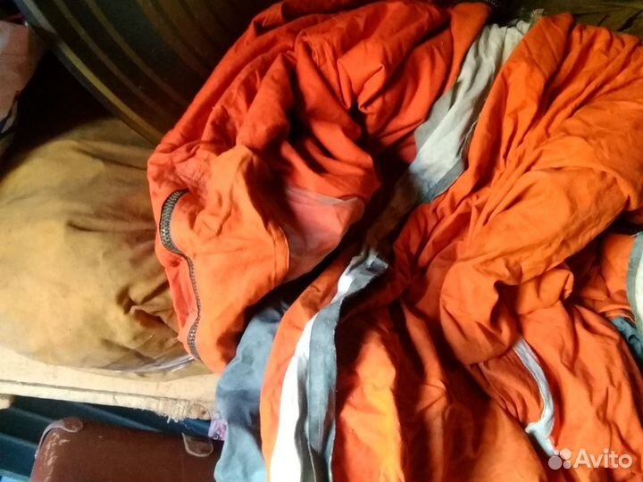 Большая туристическая палатка