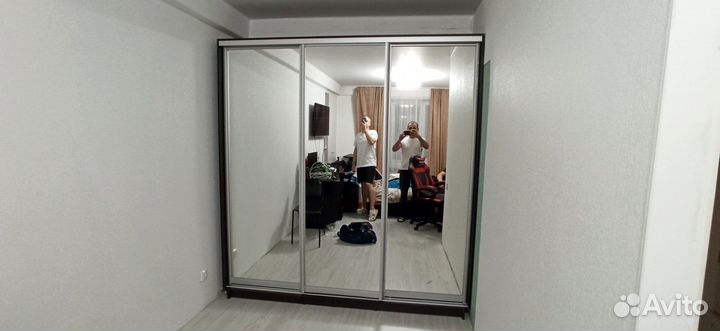 Шкаф-купе трехстворчатый зеркальный