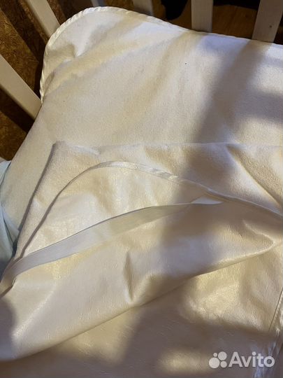 Детская кроватка с маятником