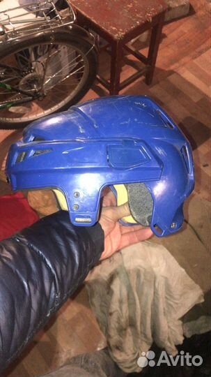 Хоккейный шлем