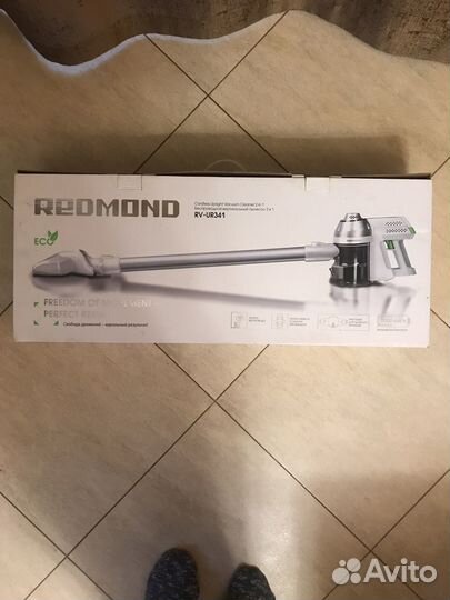 Вертикальный пылесос redmond