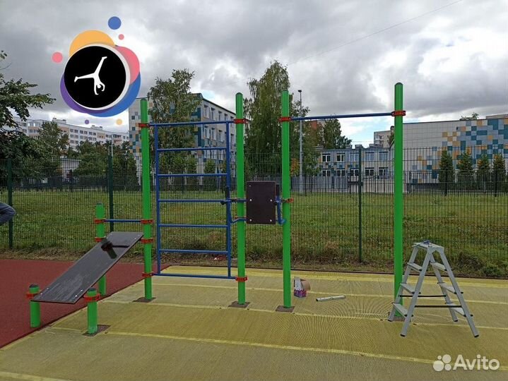 Спортивный уличный воркаут комплекс