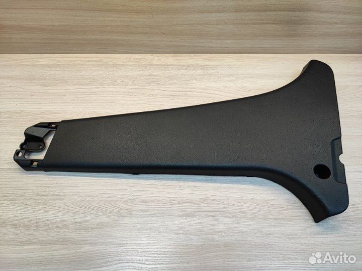 Обшивка средней стойки левая LADA X-Ray Cross