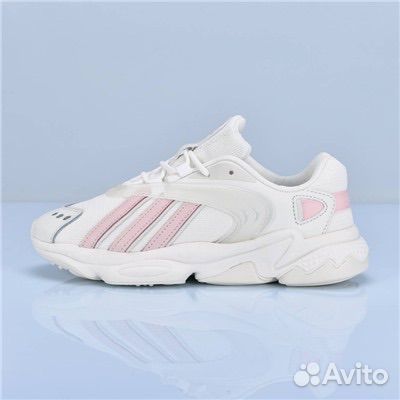 Кроссовки женские Adidas oztral