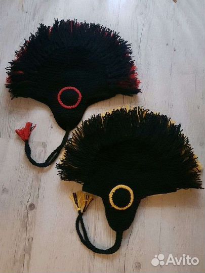 Шапка ирокез вязаная