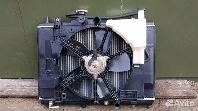 Радиатор на ниссан тиида кузов с11