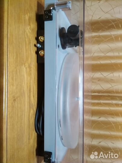 Проигрыватель винила Pro-Jekt Debut Carbon