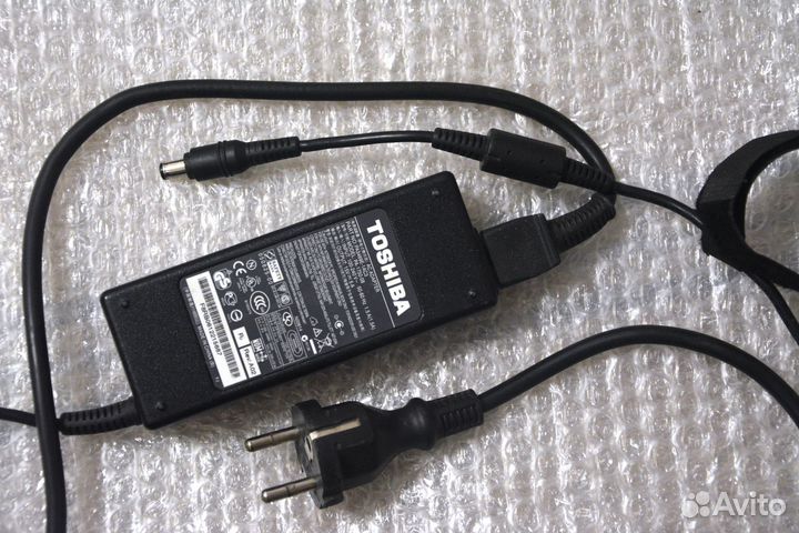 Toshiba PA3469E-1AC3 PA-1750-08 15V 5A 75W