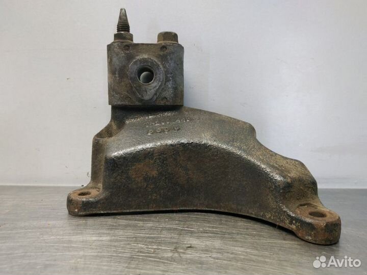 Кронштейн опоры двигателя передний левый Chevrolet