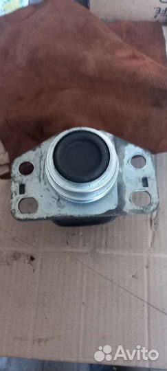 Опора двигателя правая Renault Symbol