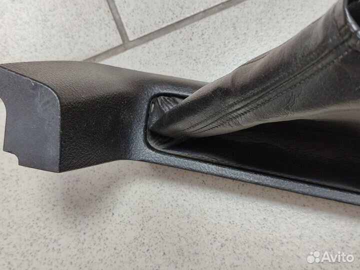 Кожух ручки АКПП (цвет коричневый) Toyota LC 200