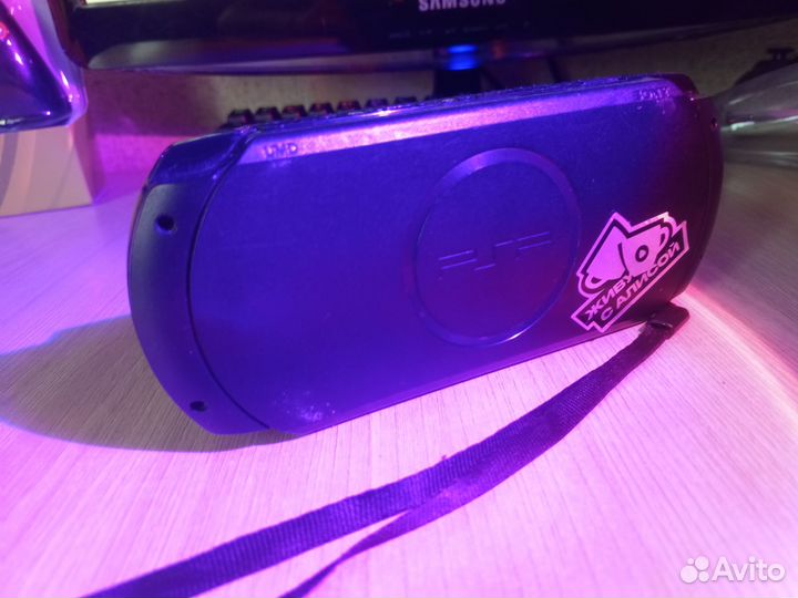 Sony psp e 1008(прошитая) 8 gb + игры и зарядка