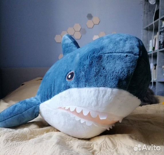 Плюшевая игрушка акула