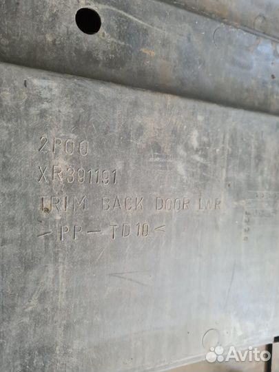 Обшивка багажника Mitsubishi Pajero 3 3.5 2001