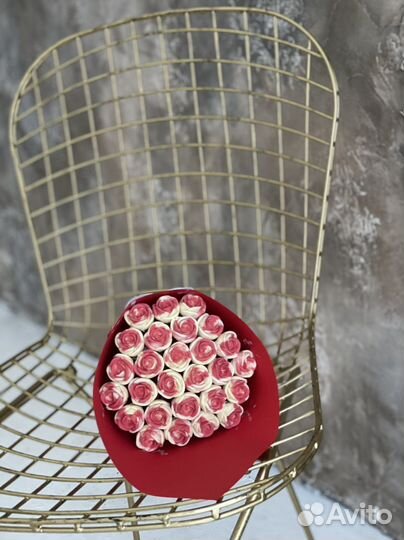 Шоколадный букет пионы розы