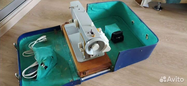 Швейная машинка 