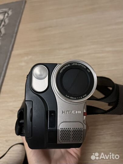 Видеокамера hitachi