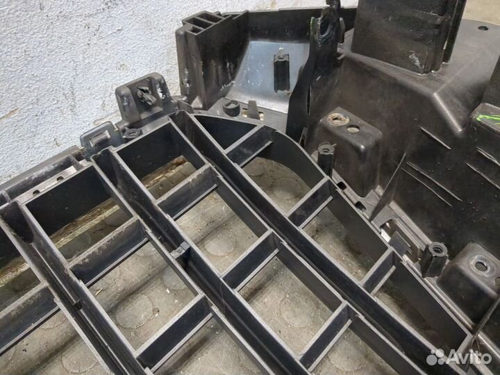 Решетка радиатора Audi Q3, 2013