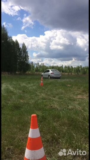 Инструктор по вождению и контраварийная подготовка