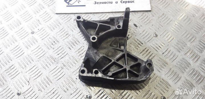 Кронштейн двигателя правый Renault Megane 3