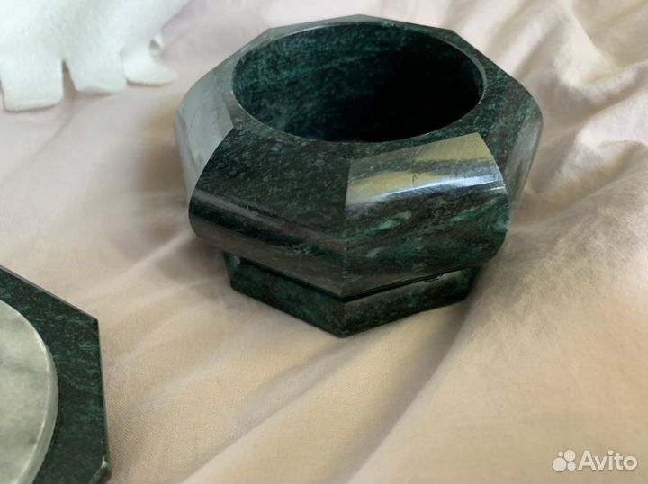 Шкатулка малахитовая с ящеркой