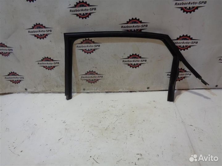 Уплотнитель стекла VW Polo Sedan