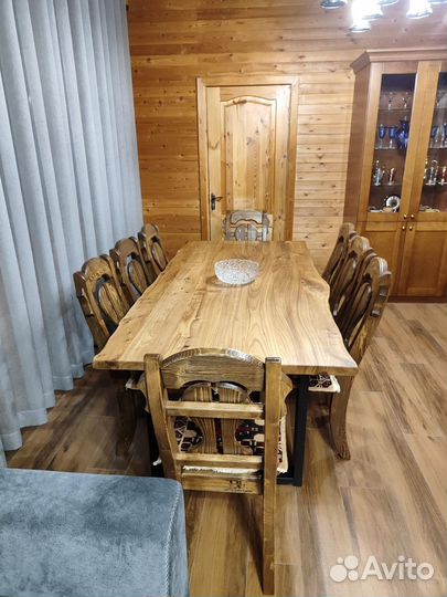 Стол обеденный из массива