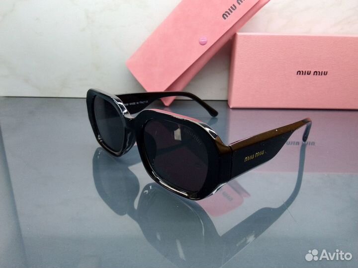 Miu Miu, очки с чехлом в комплекте