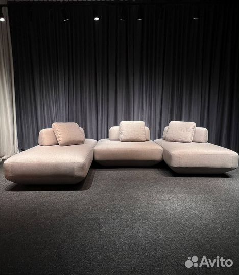 Диван мягкий с подушками