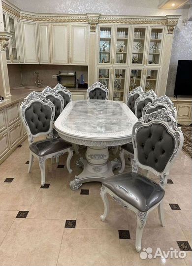 Обеденный стол и стулья