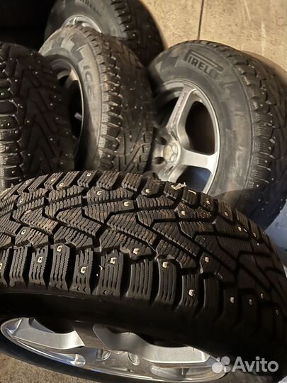 Pirelli Ice Zero 215/65 R16 180Y
