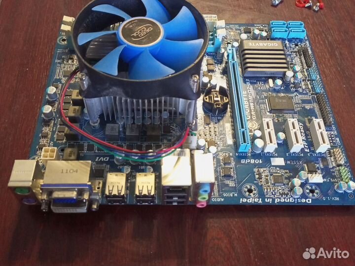 Материнская плата с процессором и памятью