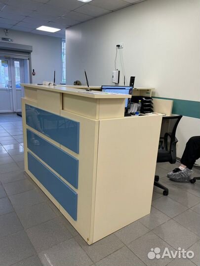 Стойка ресепшен