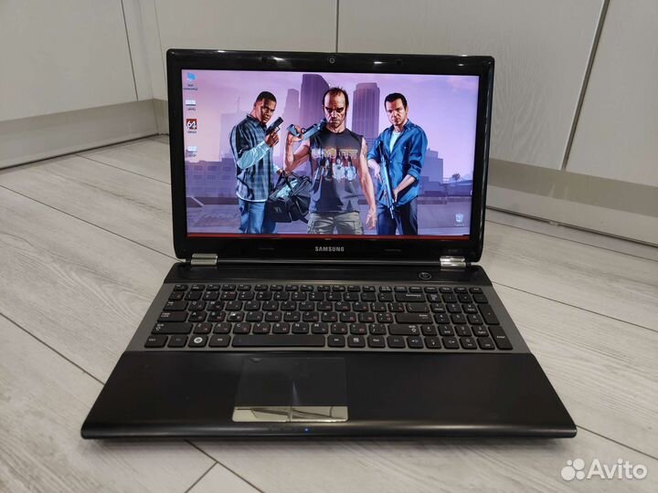 Core i7 / 8GB-оперативной / SSD / GT 540 / ак 2ч