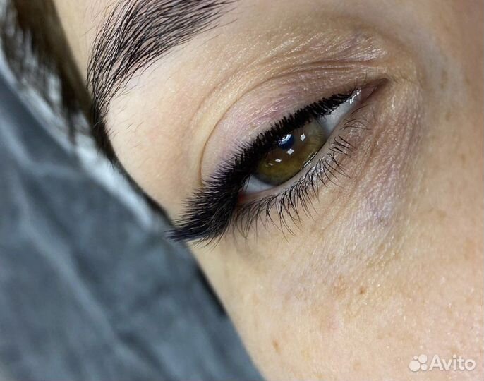 Наращивание ресниц в студии