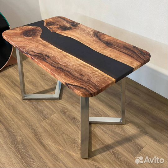 Кухонный стол 'Male Check'