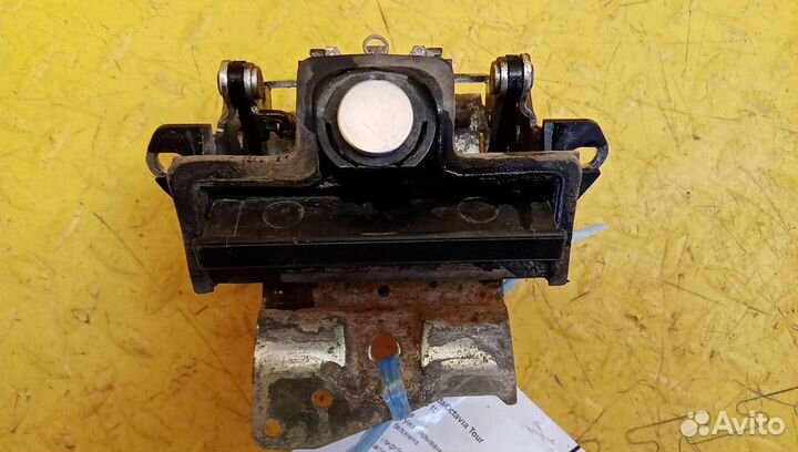 Ручка открывания багажника Octavia Tour (A4 1U)