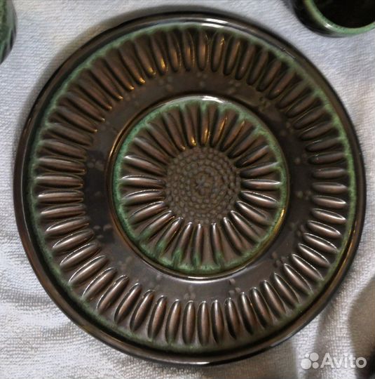 Керамический кувшин с 6 рюмками и тарелкой