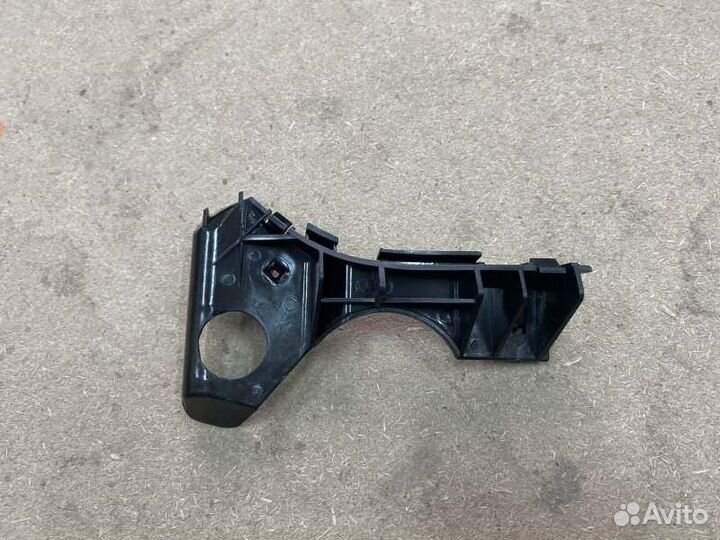 Кронштейн бампера передний левый Toyota Corolla