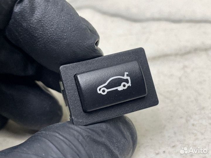 Кнопка открытия багажника Bmw