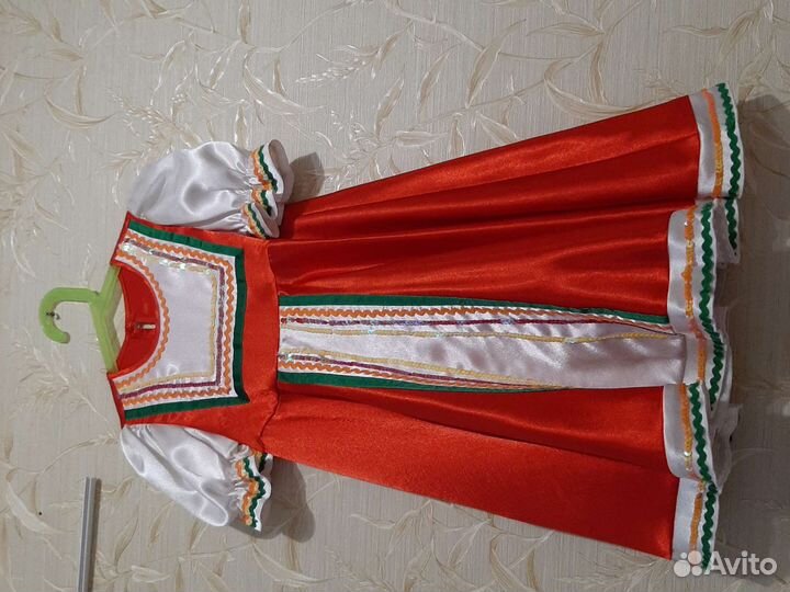 Платье праздничное