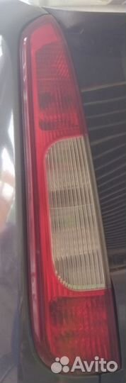 Задний фонарь Ford C-MAX 2005