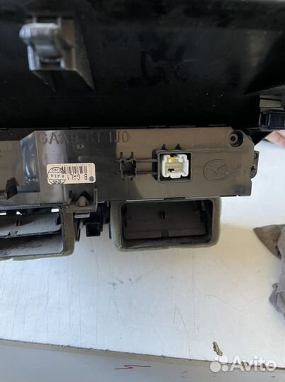 Накладка в торпедо центральная Mazda 6 (GH )